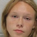 Sara (17) ubila majku i očuha: Devojčica uhapšena, tela pronašla njena sestra (6): "Šta se dešava u umu takvog deteta?"