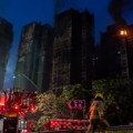 Požar u Hong Kongu – više od 70 stradalih, stotine nestalih; otvorena široka istraga o propustima