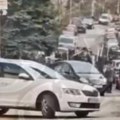 Pojavio se snimak žestokog okršaja Delija i Grobara: Sevale motke i štangle, nije se znalo ko koga udara! (video)