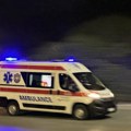 Teška saobraćajna nesreća u Jajincima: Muškarac oboren u Bulevaru JNA i sa teškim povredama prevezen u Urgentni centar