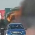 Kamion potpuno izgoreo, čula se i eksplozija: Vatra kulja na sve strane kod Novog Sada (video)