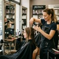 U Kragujevcu razlika između „samo skrati“ i „uradi da izgleda dobro“ sve je veća: Koliko ste spremni da platite za šišanje?…