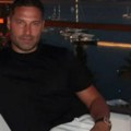 Isplivala Duškova slika sa nepoznatom plavušom iz Španije: Svi oko njih u transu, on je čvrsto drži pored sebe