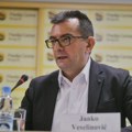 "Imam teške povrede": Veselinović se oglasio nakon što je pao na šiljke ispred Skupštine