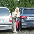 "Mi na veselju, a očevi nam leže u kapelama": Strašna ispovest srpske pevačice, u najtežem trenutku morala na tezgu