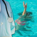 Doktor tvrdi da je devojčica bila živa kad su je izvukli iz bazena u Grčkoj: Da li je pomoć stigla prekasno?