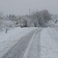 Sneg na Zlatiboru: Satima ne prestaje vejavica, poseban apel upućen je vozačima na ovoj deonici (video)