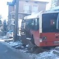 Drama u Zaklopači: Autobus GSP uleteo u dvorište kuće VIDEO