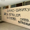 Ponovo ispisan grafit na ulazu u Gruhonjićevu zgradu: "Džabe si krečio! Liman"