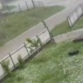 Zastrašujući snimci širom zemlje! Nevreme tutnji Srbijom, vetar i grad veličine jajeta prave haos: "Led ubija"