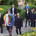 Premijer Macut položio venac na Spomenik Neznanom junaku povodom Dana pobede