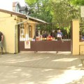 Otkazana sednica Saveta VTŠ u Novom Sadu, studenti se okupili ispred zgrade