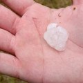 Šok prizor na padinama Zlatara: Nakon strašnog nevremena, meštani pronašli ledenice grada čudnog oblika