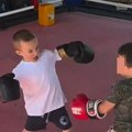 Željko krenuo Veljkovim stopama: Pogledajte kako Cecin unuk sparinguje, izgrađen mu poseban ring u Titelu