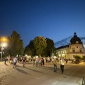 Protest građana ispred Policijske uprave u Sremskoj Mitrovici