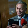 U estoniji nema šale Oduzimaju imunitet poslaniku jer je "natočio" 3,000 evra u svoj automobil