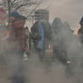 (Foto) Policija SAD upotrebila suzavac i šok-bombe protiv demonstranata u Mineapolisu