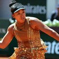 ‘Svetlela sam kao Ajfelov toranj noću’: Osaka u zlatnoj opremi na Rolan Garosu