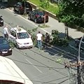 Пала грана на аутомобил у покрету на Малој Ваги