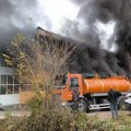 Požar u magacinu u Nišu zahvatio 3.000 metara kvadratnih, u policiji navode da nema povređenih
