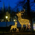 Počelo postavljanje novogodišnje rasvete; Evo kada će Subotica zasijati