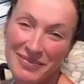 ''Najbolja sam riba na estradi'' Slađa Delibašić (56) bez šminke pozirala u kupaćem kraj bazena (foto)