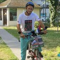 Ivica Tasić vozi bicikl do Ostroga za Lea Milića