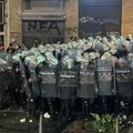 Građani se sukobili sa policijom, incidenti na uglu Krunske i Kneza Miloša (VIDEO)