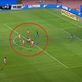 Zvezda ostala sa igračem manje protiv Leha: Pogledajte kako je Rodrigao zaradio crveni karton