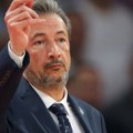 Banki umesto Poceka na klupi Italije