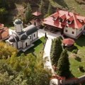 (Foto) U ovom manastiru i Srbiji nastaju posne "poslastice" za koje retko ko zna: Iguman ih ručno pravi, a ima i svoj kuvar