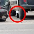 Najpotresnija slika iz Batajnice: Kaciga mladića ostala pod točkovima, svuda krv i delovi motora! (foto)