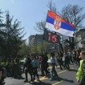 Inspektori pratili studente, "uhapsili" čaršave i šivaću mašinu, ali veliki transparent "Studenti pobeđuju" ipak je…