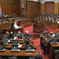 Poslanici opozicije pitaju na razne teme, tvrde i da je „bojler postao luksuz“