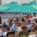 Ako ovo vidite ispred restorana na odmoru, okrenite se i odmah bežite - ovako svi upadaju u zamke koje skupo mogu da vas…