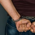Mladić (22) danima obijao stanove i radnje po Novom Sadu Osumnjičen za 15 teških krađa, odmah sproveden u zatvor