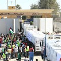 Stiže pomoć! Egipat otvorio granični prelaz Rafah! Pogledajte kako konvoj ulazi u Gazu, poslali samo 20 kamiona (video)