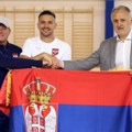 Ministar predao zastavu Srbije Piksiju i "orlovima" VIDEO
