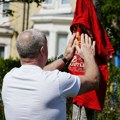 Cveće i poruke za Dioga ispred Enfilda Navijači Liverpula odaju poštu nasradalom fudbaleru