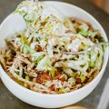 Turski specijalitet Salata od piletine sa orasima i korijanderom