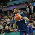 Micić odmah ogrnuo šal FOTO