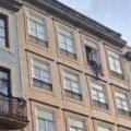 Baka "provocira" Delije: Gospođa izašla na balkon sa šalom Porta - evo kako su navijači Zvezde odreagovali