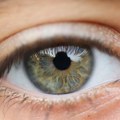 Sa ovim uređajem slepi ponovo mogu da vide i čitaju Nova era tehnologije u medicini