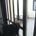 Rupa u zidu u zatvoru u somboru: Zaposleni primetili oštećenje, odmah sproveden pretres: Pronađena i metalna šipka