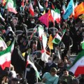 (Фото) Масовни немири тресу најдеструктивнији режим на свету: Демонстрације против власти достижу критичну тачку, инфлација и…