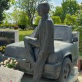 Споменик оца Мирке Васиљевић у облику аута у у којем је имао саобраћајку: Глумица никад није упознала Мирка