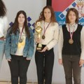 Počela borba za titulu prvaka Srbije: Jovana Srdanović i Stefan Tadić predvode kvartete na šahovskom Finalnom turniru