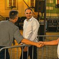 REČ UREDNIKA: Od šatora, fantomki, vređanja žena i poziva na nasilje do leptir-mašne i Filharmonije – koje je vaše pravo lice…