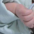 Još jedna beba nije htela da se u stomaku vozi do porodilišta: Dečak, zdrav i prav, stigao na svet ispred kuće u Crnoj Gori
