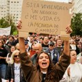 Evo kako je za nekoliko dana pala vlada u Španiji: Ljudi gledali kako staricu na nosilima izbacuju na ulicu zbog paprene…